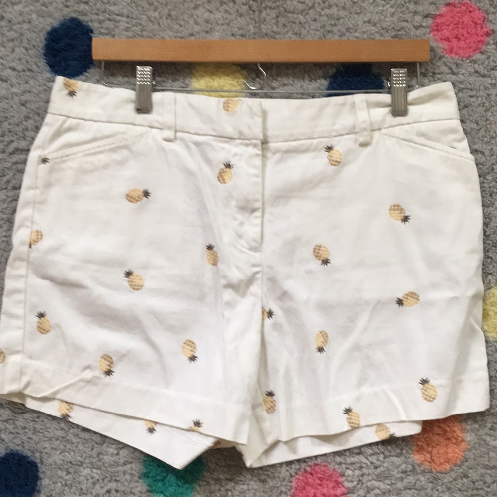 J. crew Favorite Fit white shorts with 🍍 size 10